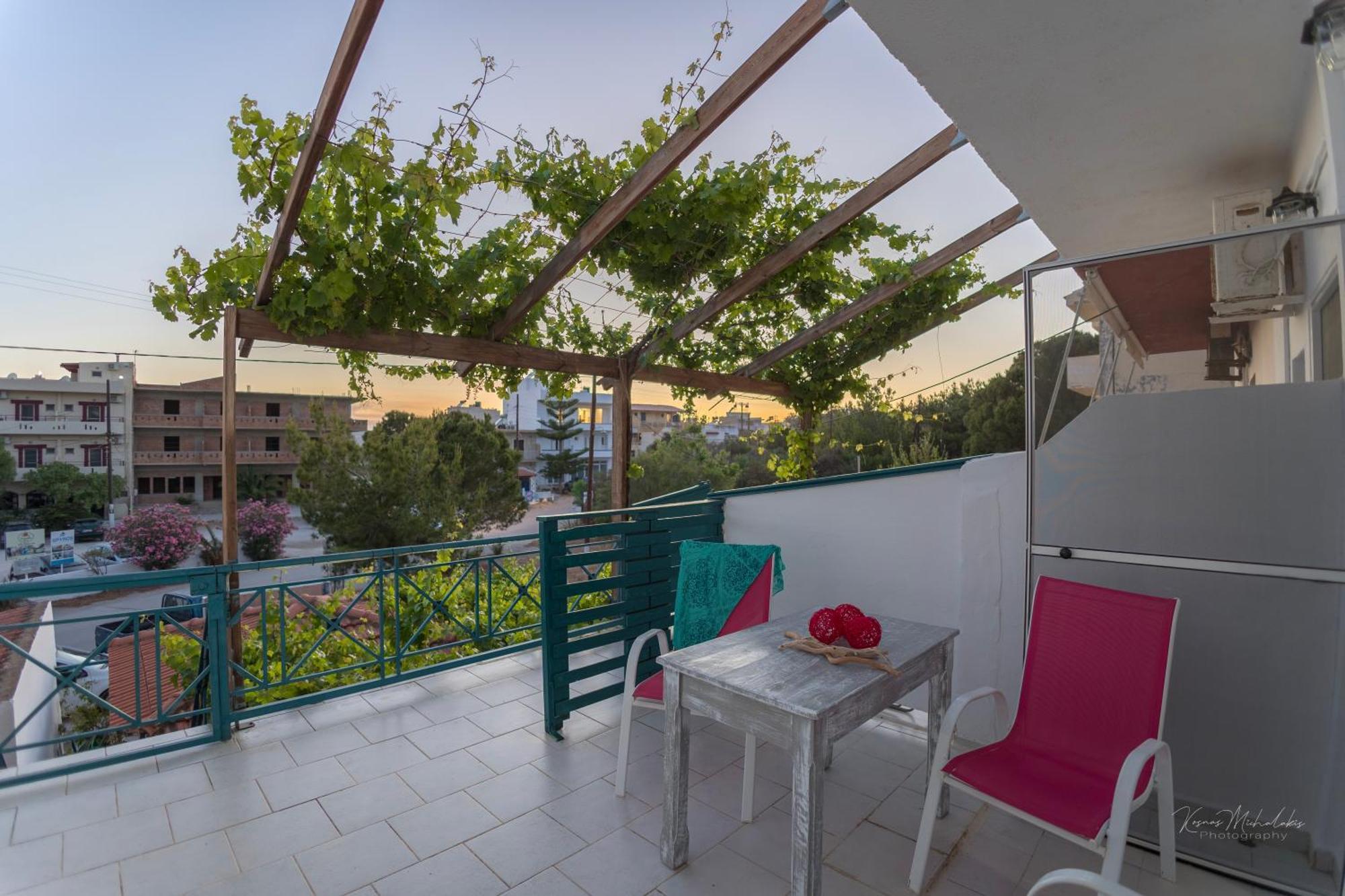 Galini Apartments Ideal For Family Near The Beach Каламаки Экстерьер фото